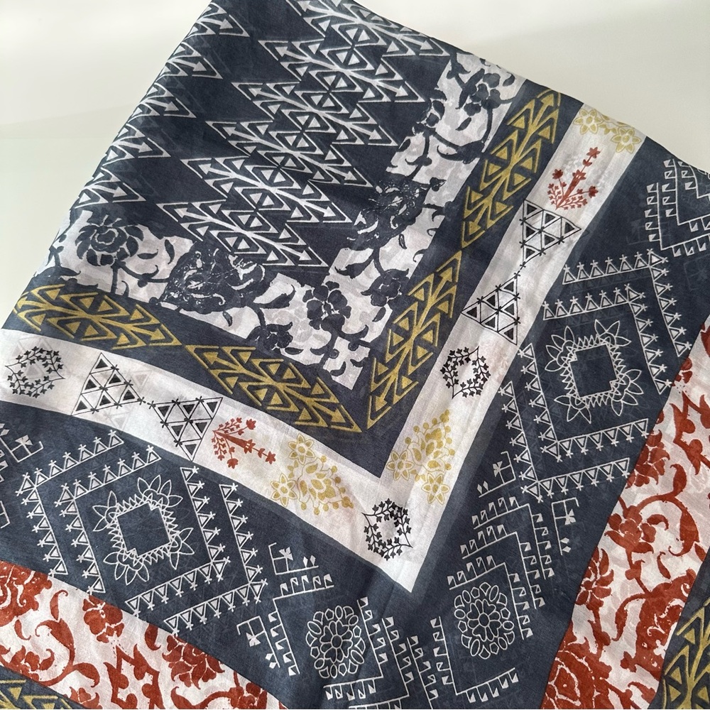 Massimo Dutti Colorful Patterned Silk Square Scarf with Tassels - Picture 7 of 9
